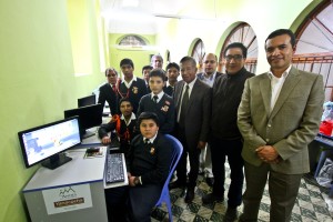 Entrega de materiales (Foto: Yanacocha)