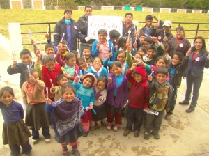 Alumnos reciben educación sanitaria (Foto: Yanacocha)