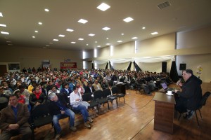 León Trahtemberg en conferencia con maestros de Espinar (Antapaccay).